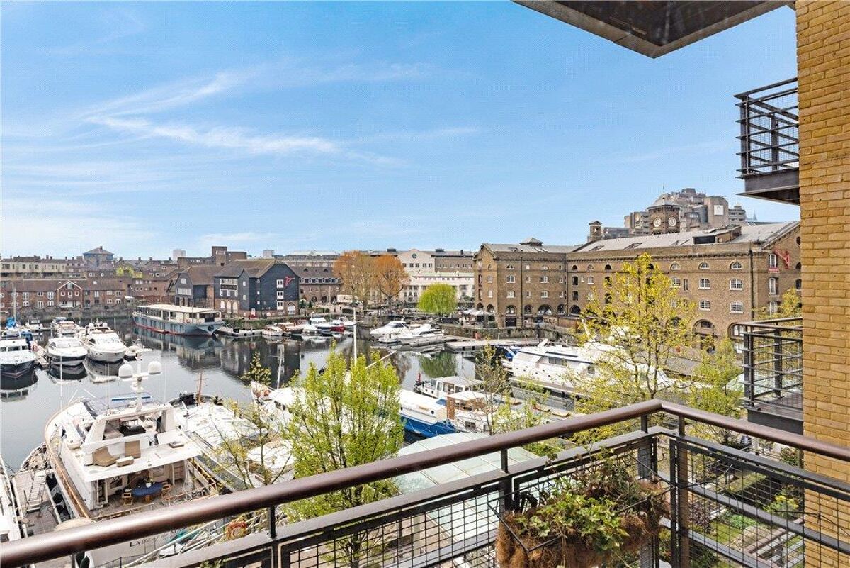 flat for sale in Merganser Court, Star Place, Wapping, London, E1W