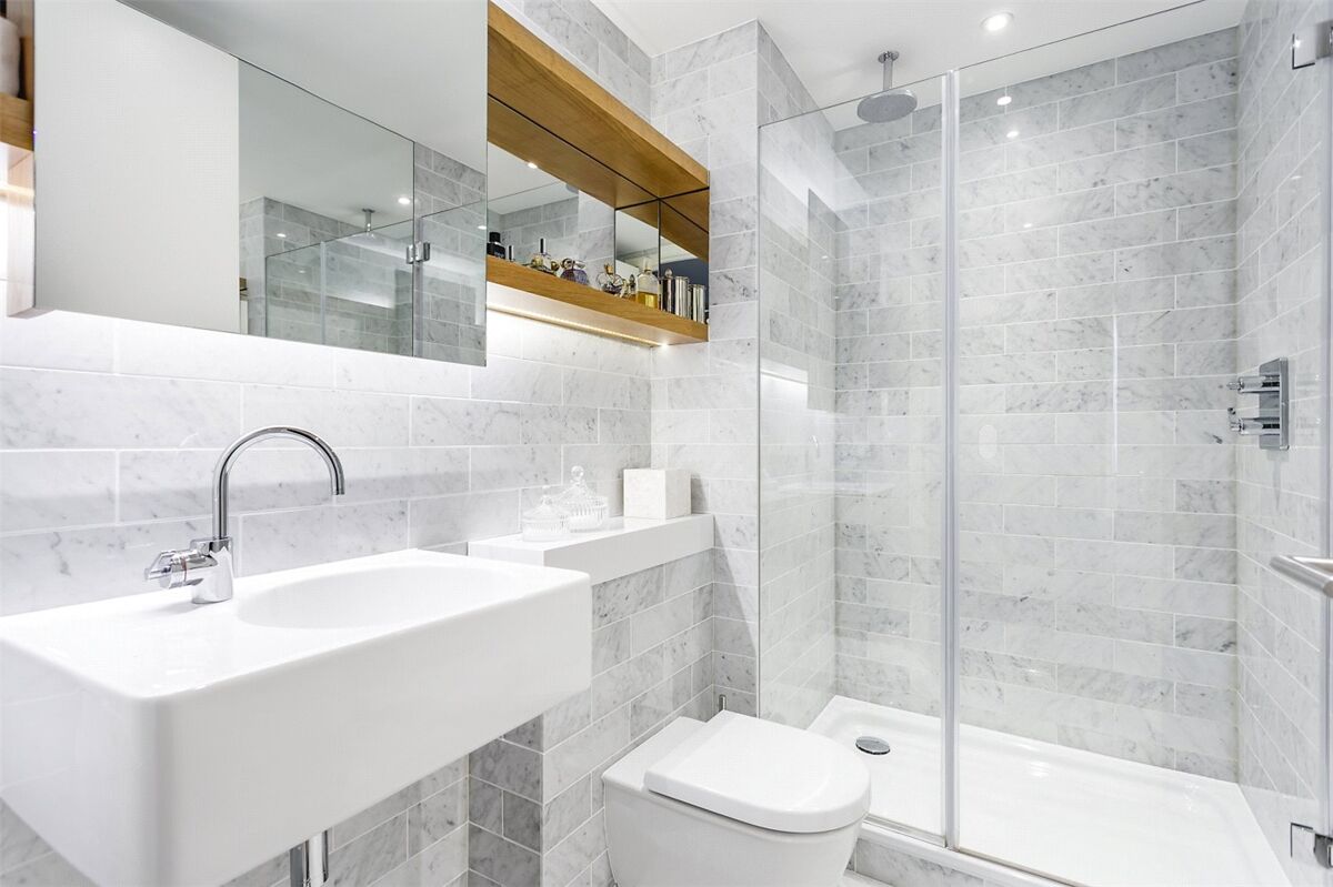 flat for sale in Park Vista Tower, 5 Cobblestone Square, London, E1W