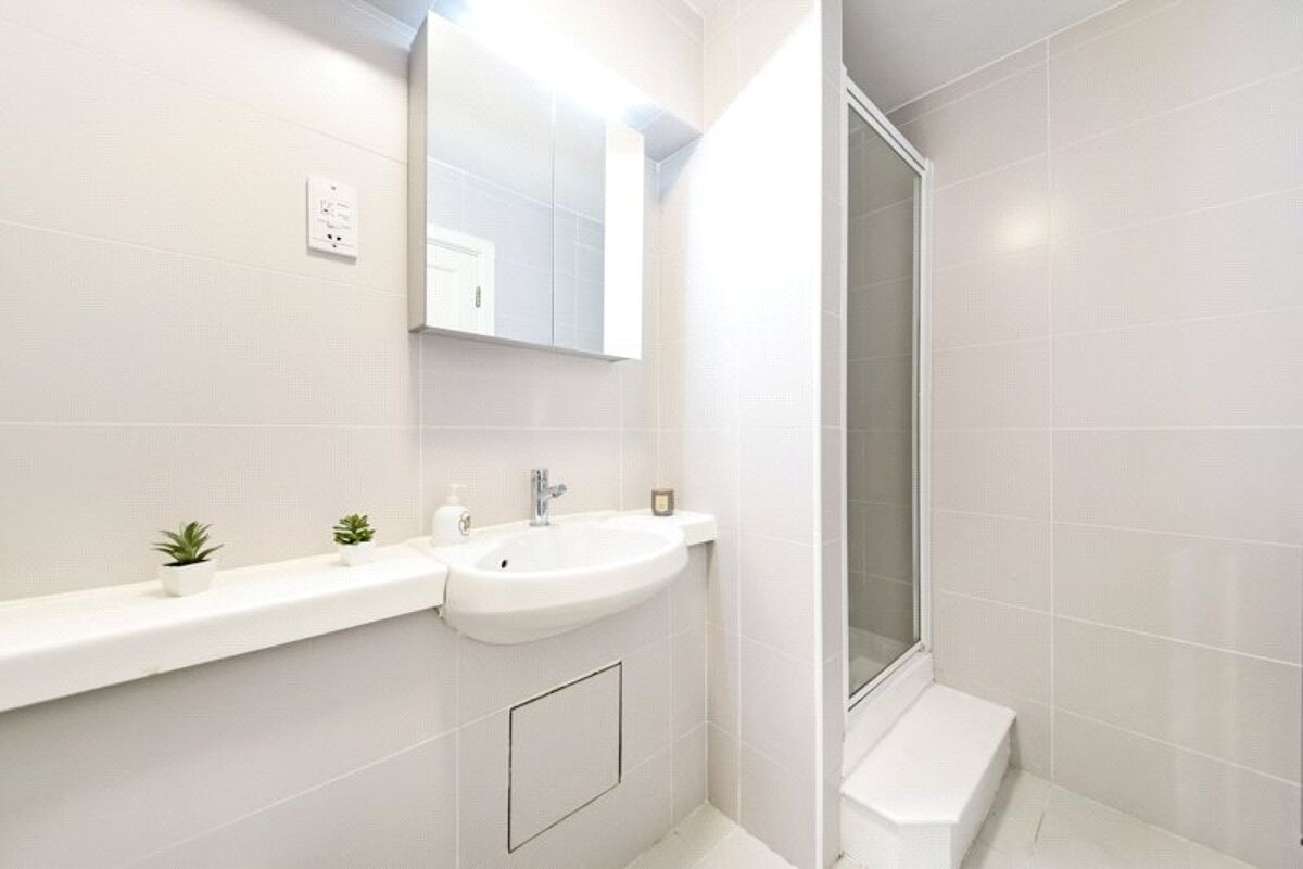 flat for sale in Tower Bridge Wharf, 86 St. Katharines Way, London, E1W