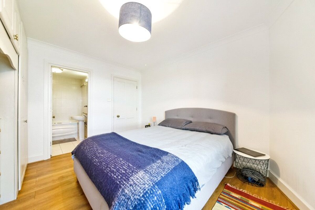 flat for sale in Tower Bridge Wharf, 86 St. Katharines Way, London, E1W