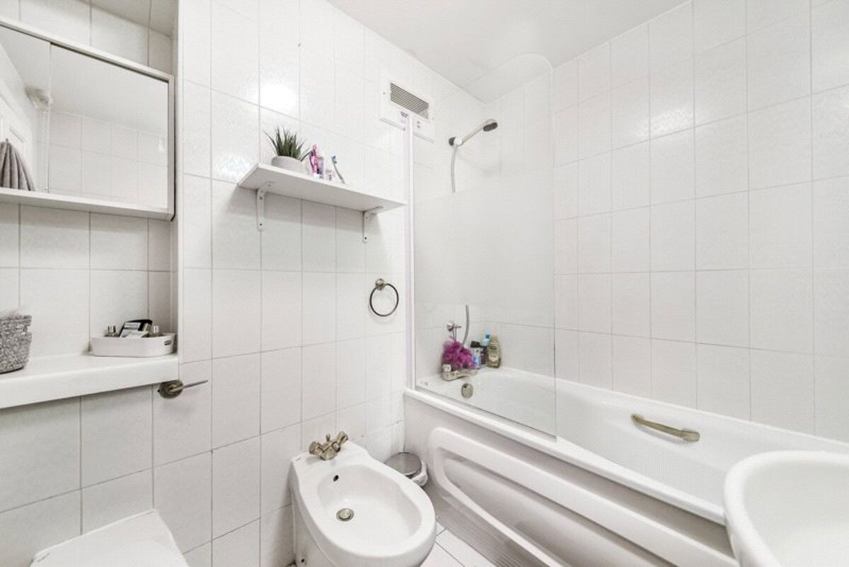 flat for sale in Tower Bridge Wharf, 86 St. Katharines Way, London, E1W