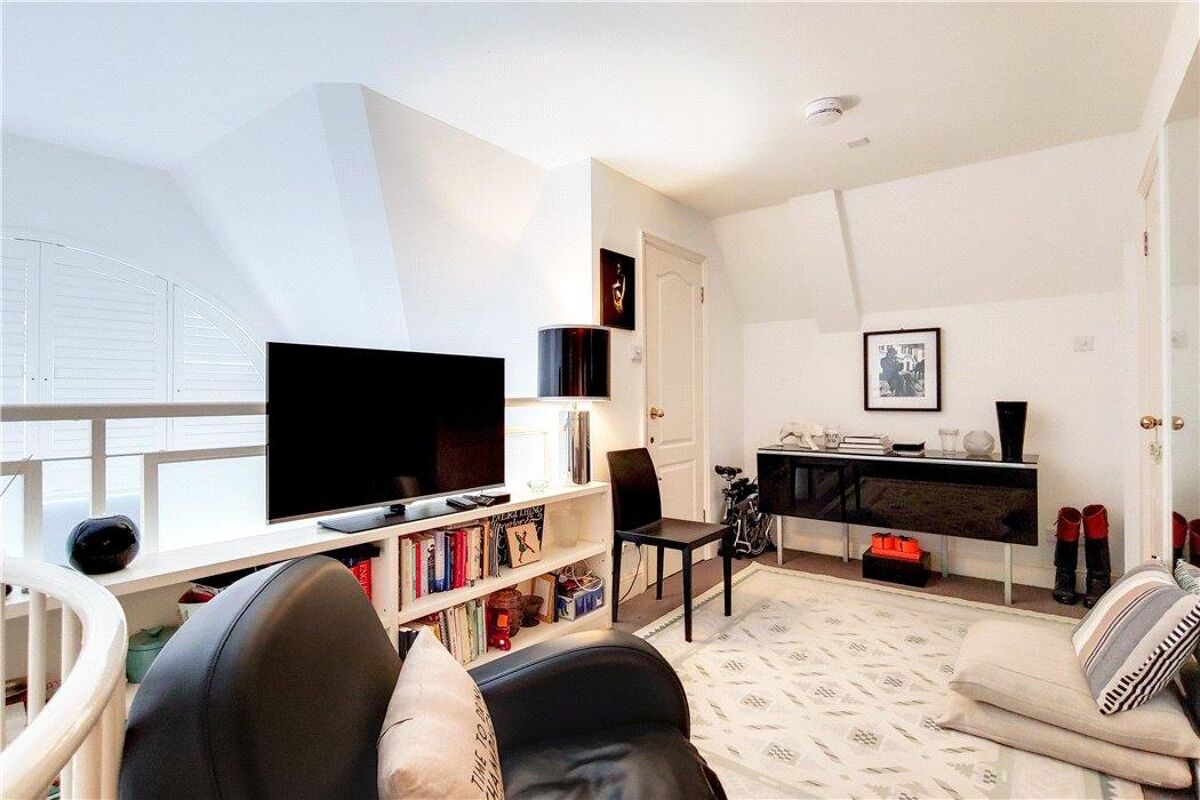 flat for sale in Pennington Court, 40 The Highway, Wapping, London, E1W