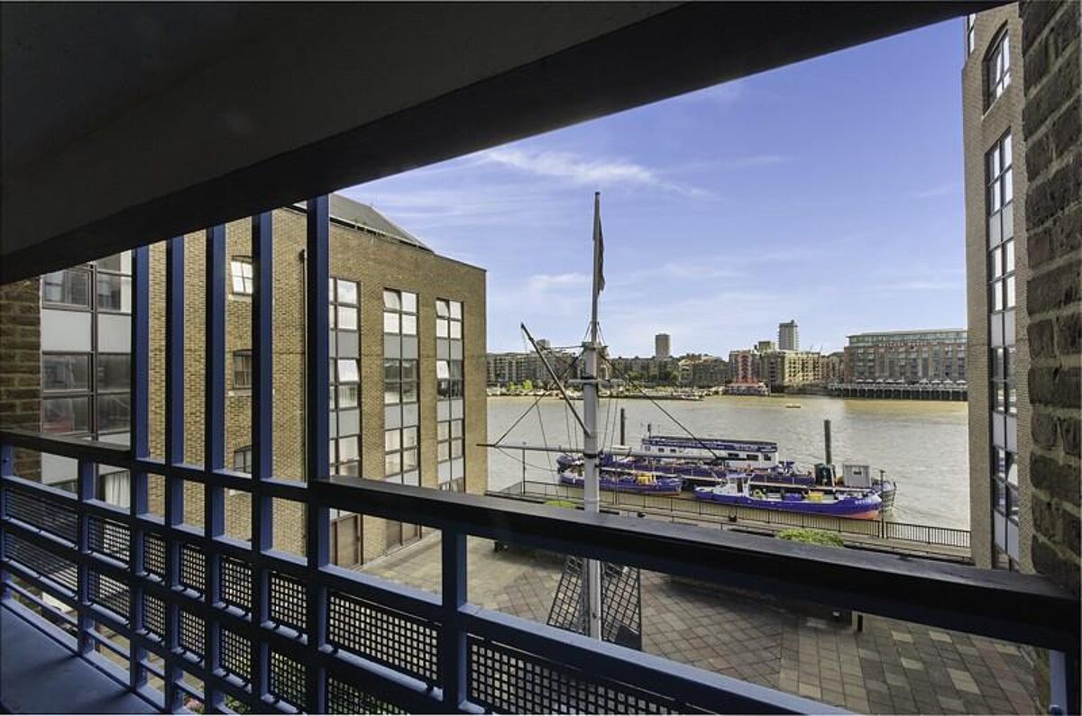 flat to rent in Tower Bridge Wharf, St. Katharines Way, Wapping, London