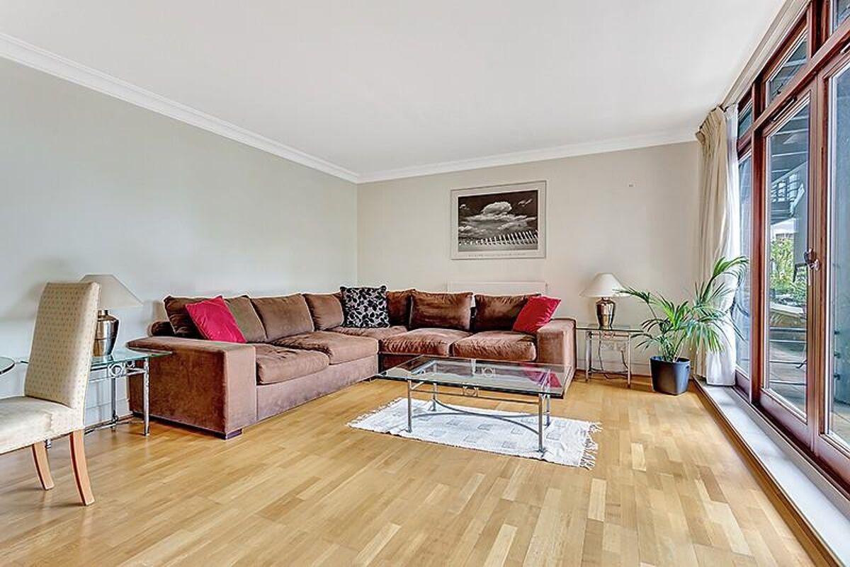 flat to rent in Turnstone House, Star Place, St Katherine Docks, London, E1W WAQ012227463