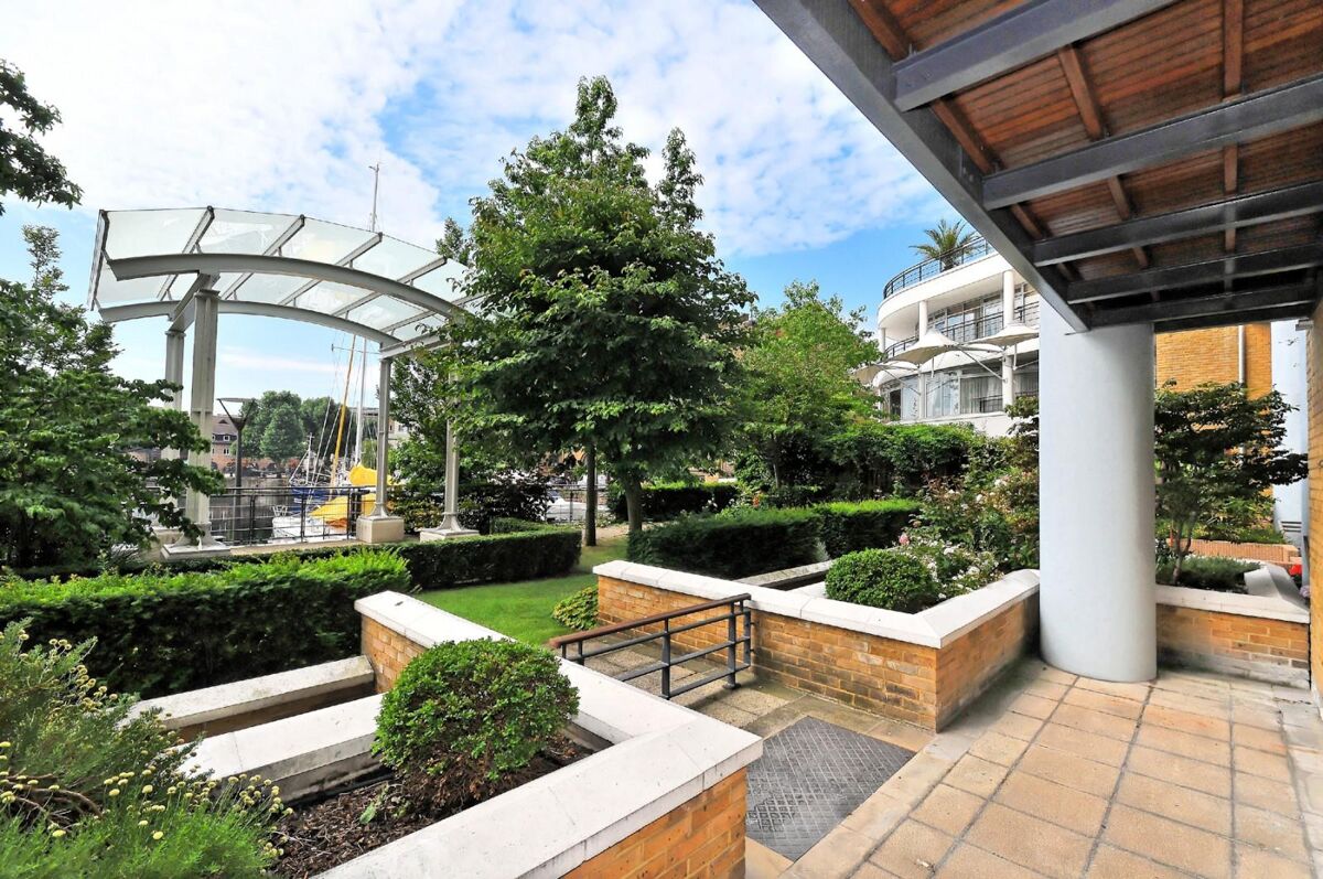 flat to rent in Jacana Court, City Quay, St Katharine Docks, London