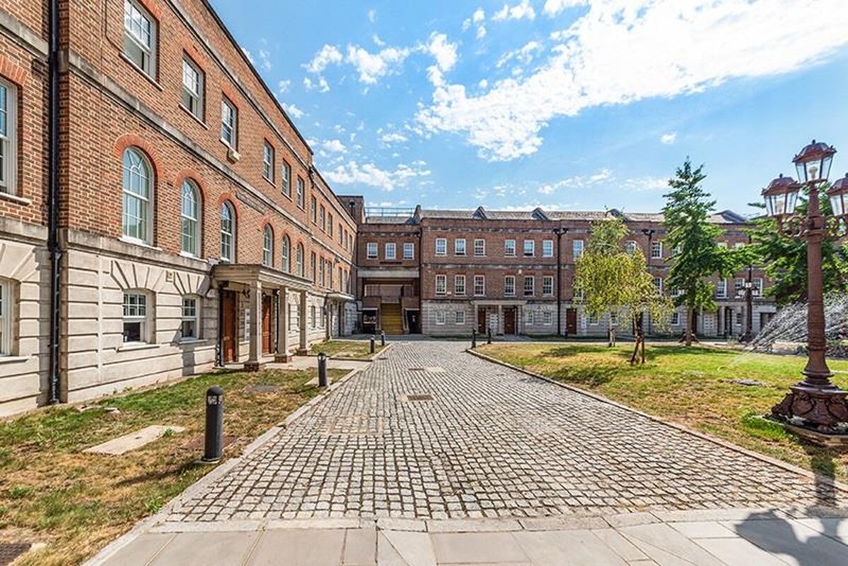 flat to rent in Queen Victoria Terrace, Sovereign Court, Wapping