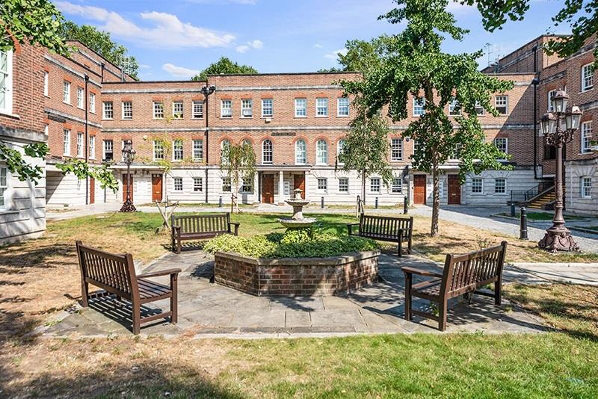 flat to rent in Queen Victoria Terrace, Sovereign Court, Wapping