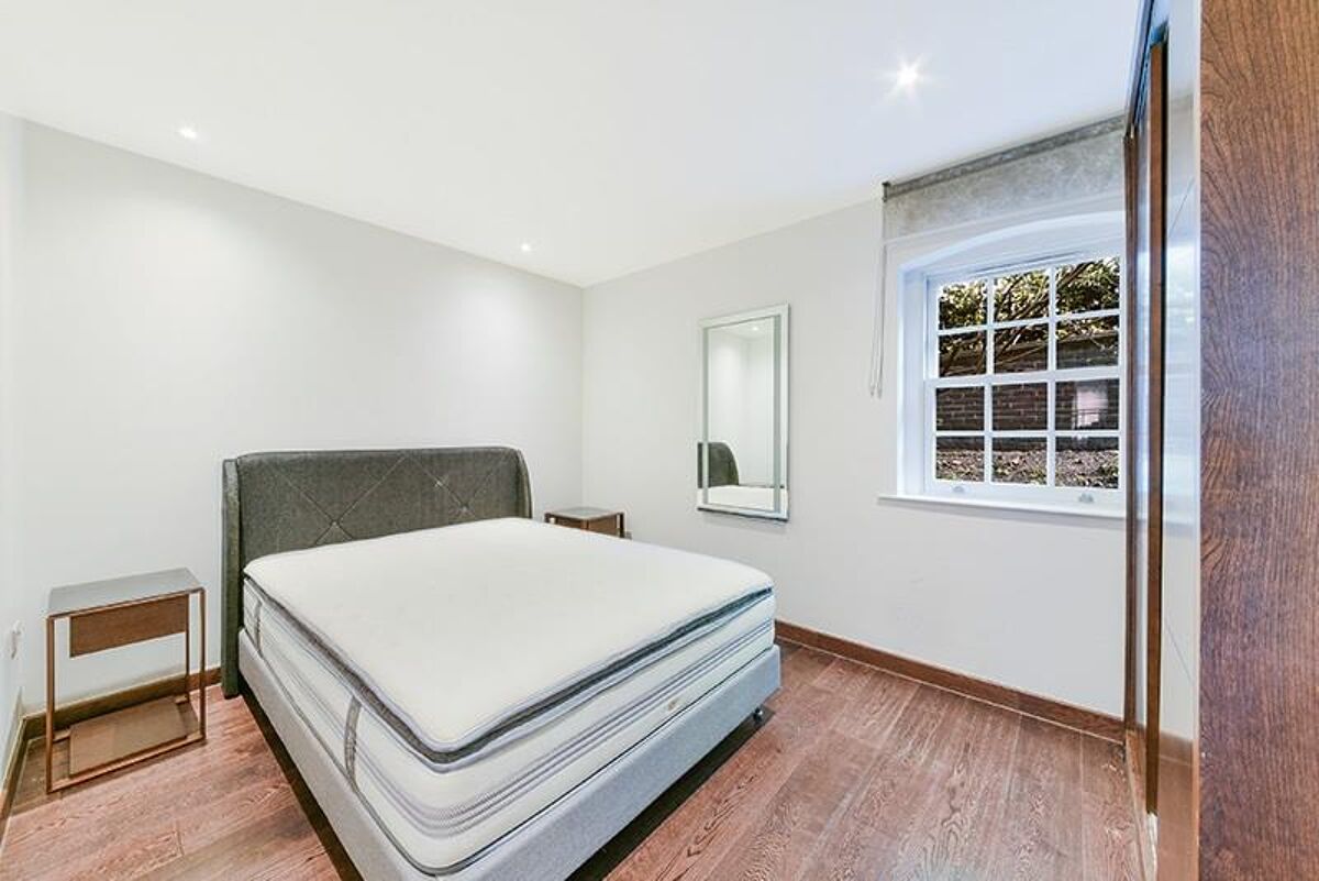 flat to rent in Queen Victoria Terrace, Sovereign Court, Wapping