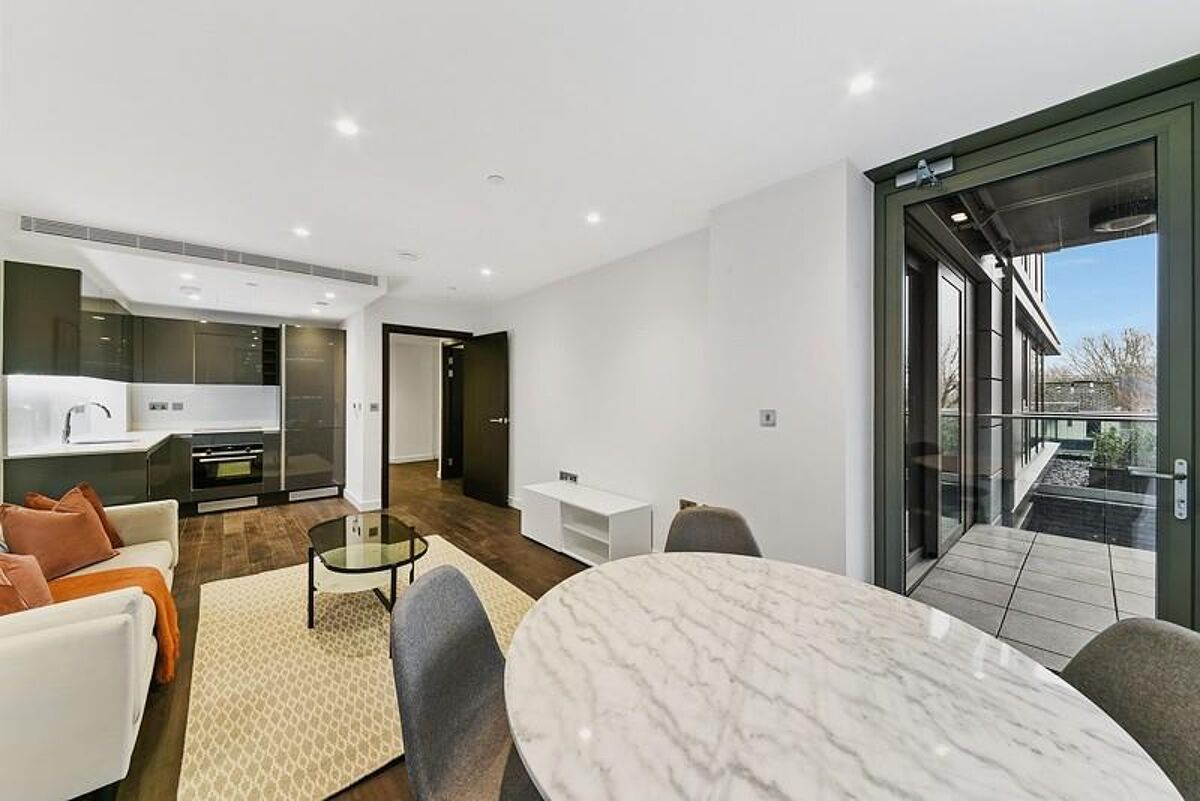 flat to rent in Royal Mint Street, Tower Hill, London, E1