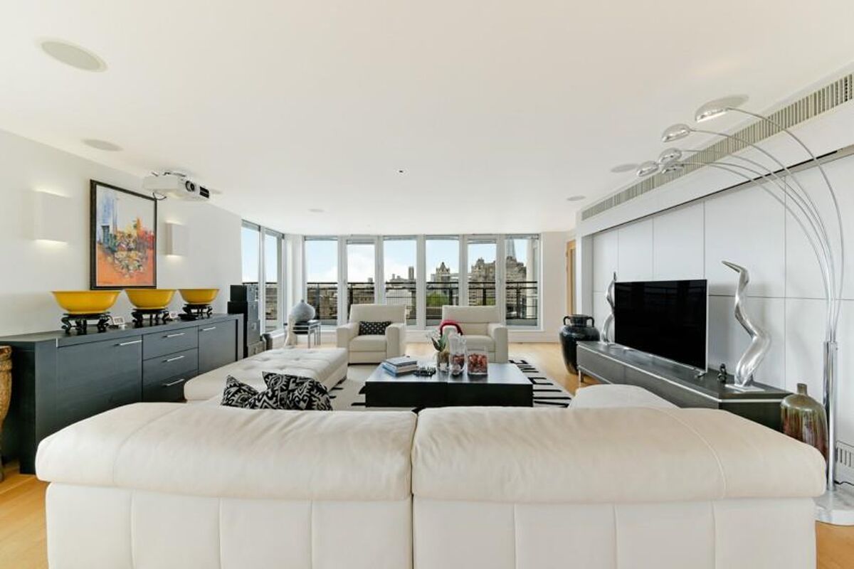 3 bedroom duplex penthouse apartment for rent in Cormorant Lodge, City