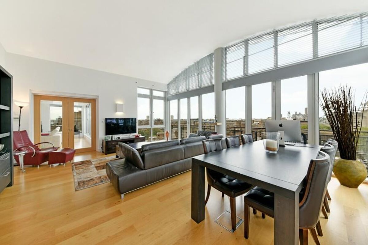 3 bedroom duplex penthouse apartment for rent in Cormorant Lodge, City