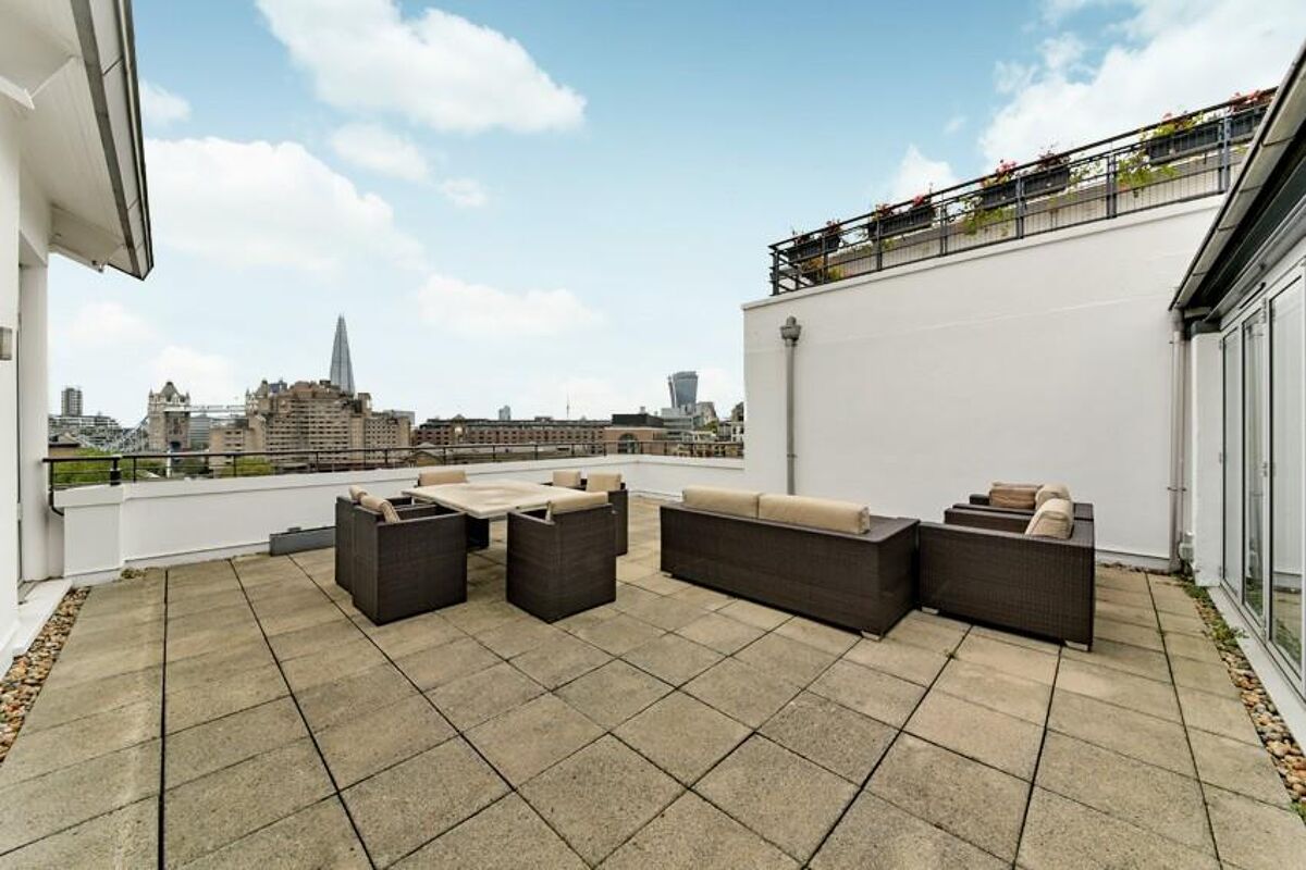 3 bedroom duplex penthouse apartment for rent in Cormorant Lodge, City