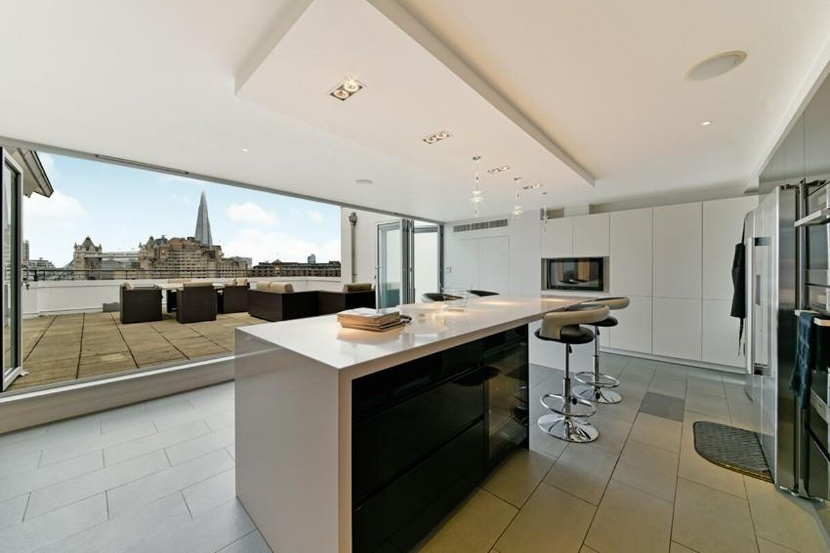 3 bedroom duplex penthouse apartment for rent in Cormorant Lodge, City