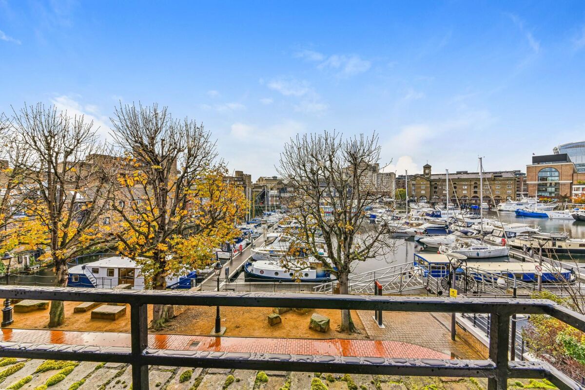 flat to rent in Nightingale House, Thomas More Street, London, E1W