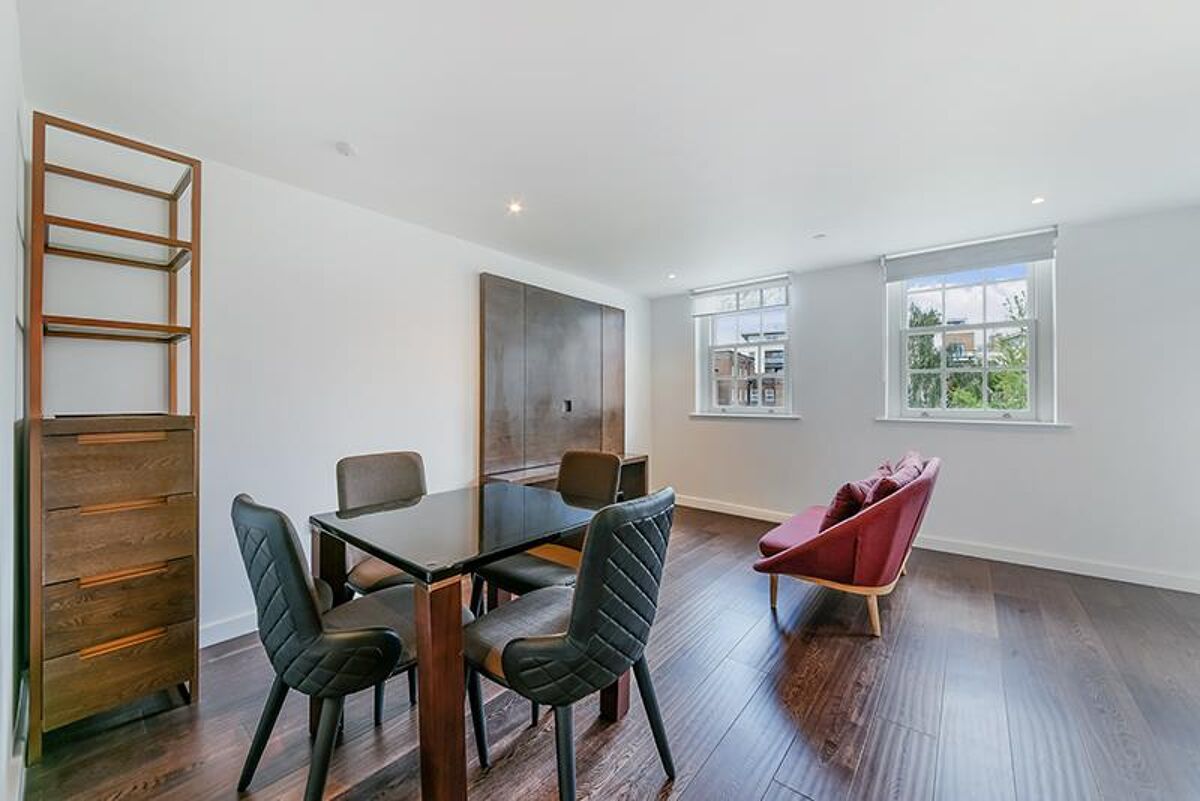 flat to rent in Queen Victoria Terrace, Sovereign Court, London, E1W