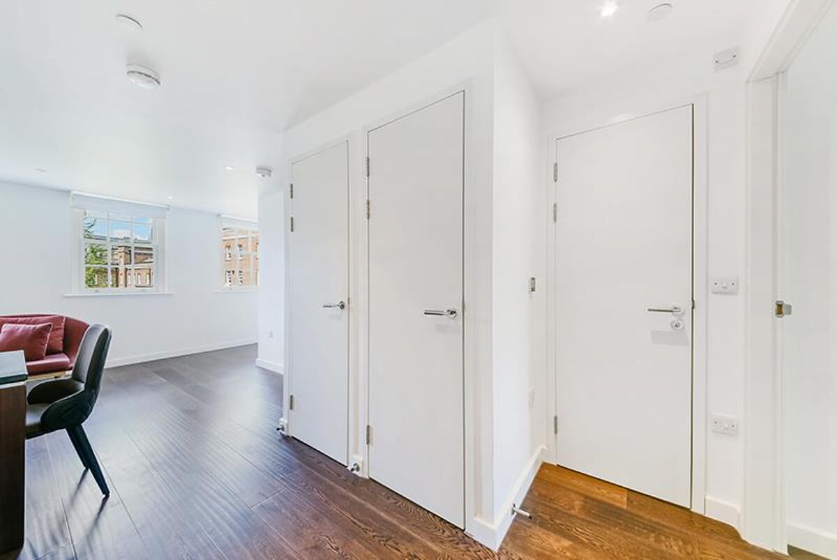 flat to rent in Queen Victoria Terrace, Sovereign Court, London, E1W