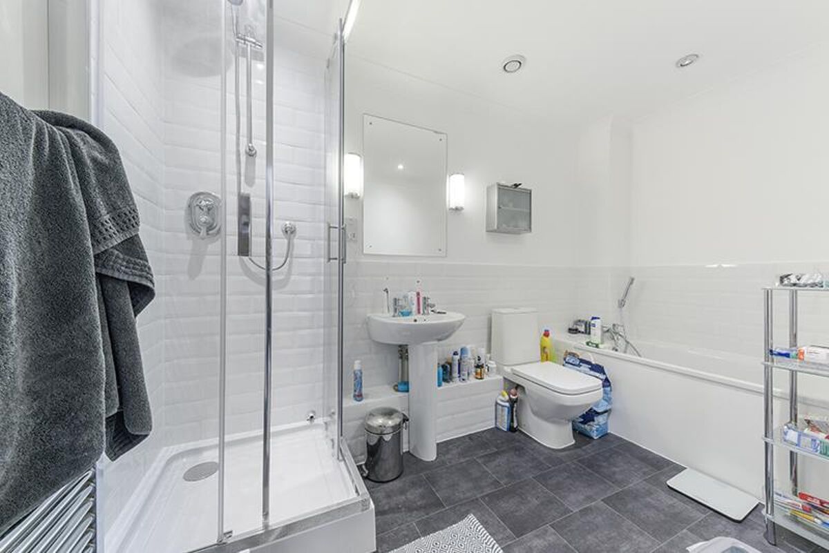 flat to rent in Trinity Square, City, London, EC3N WAQ012324709