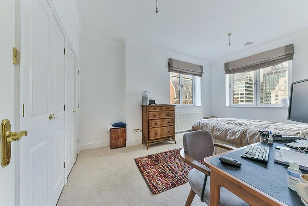 flat to rent in Trinity Square, City, London, EC3N WAQ012324709