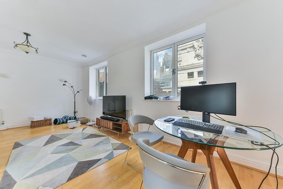 flat to rent in Trinity Square, City, London, EC3N WAQ012324709