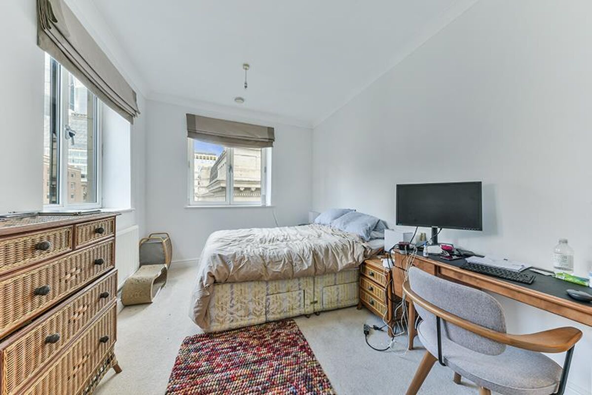 flat to rent in Trinity Square, City, London, EC3N WAQ012324709