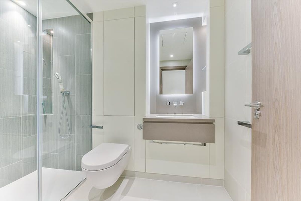 flat to rent in Admiralty House, Vaughan Way, Wapping, London, E1W