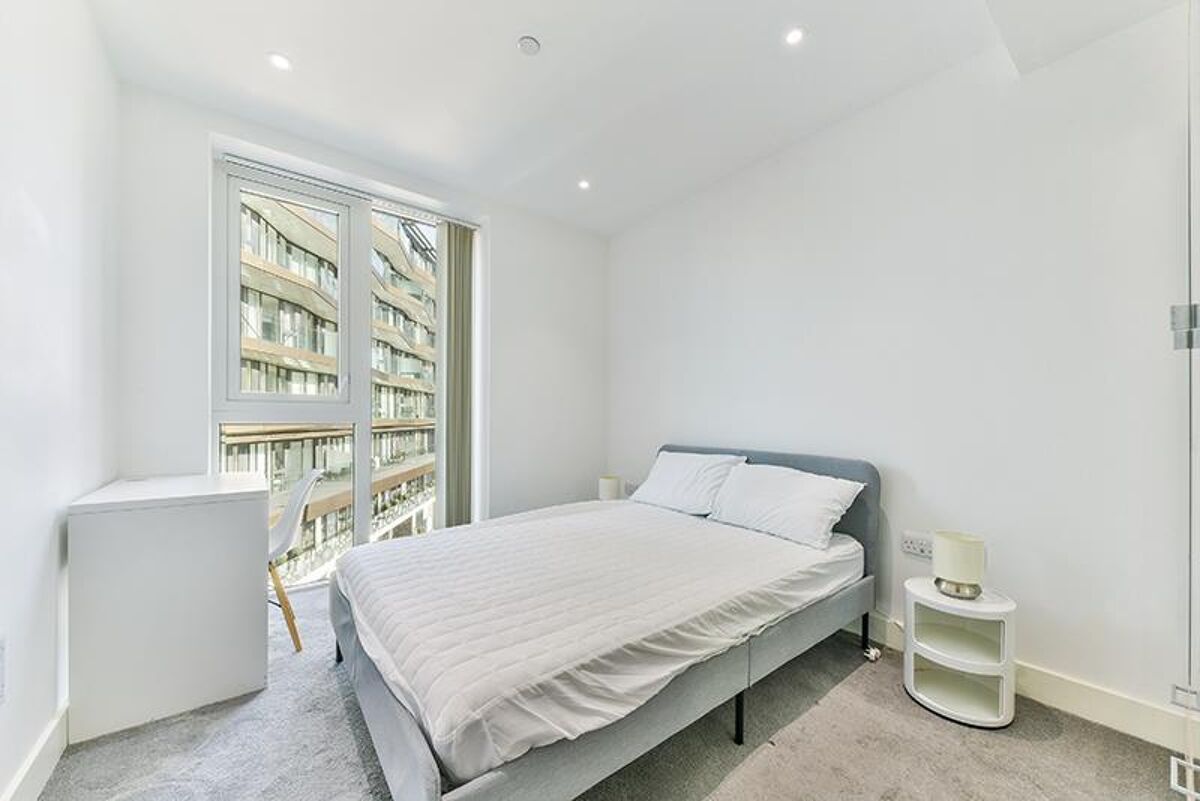 flat to rent in Admiralty House, Vaughan Way, Wapping, London, E1W