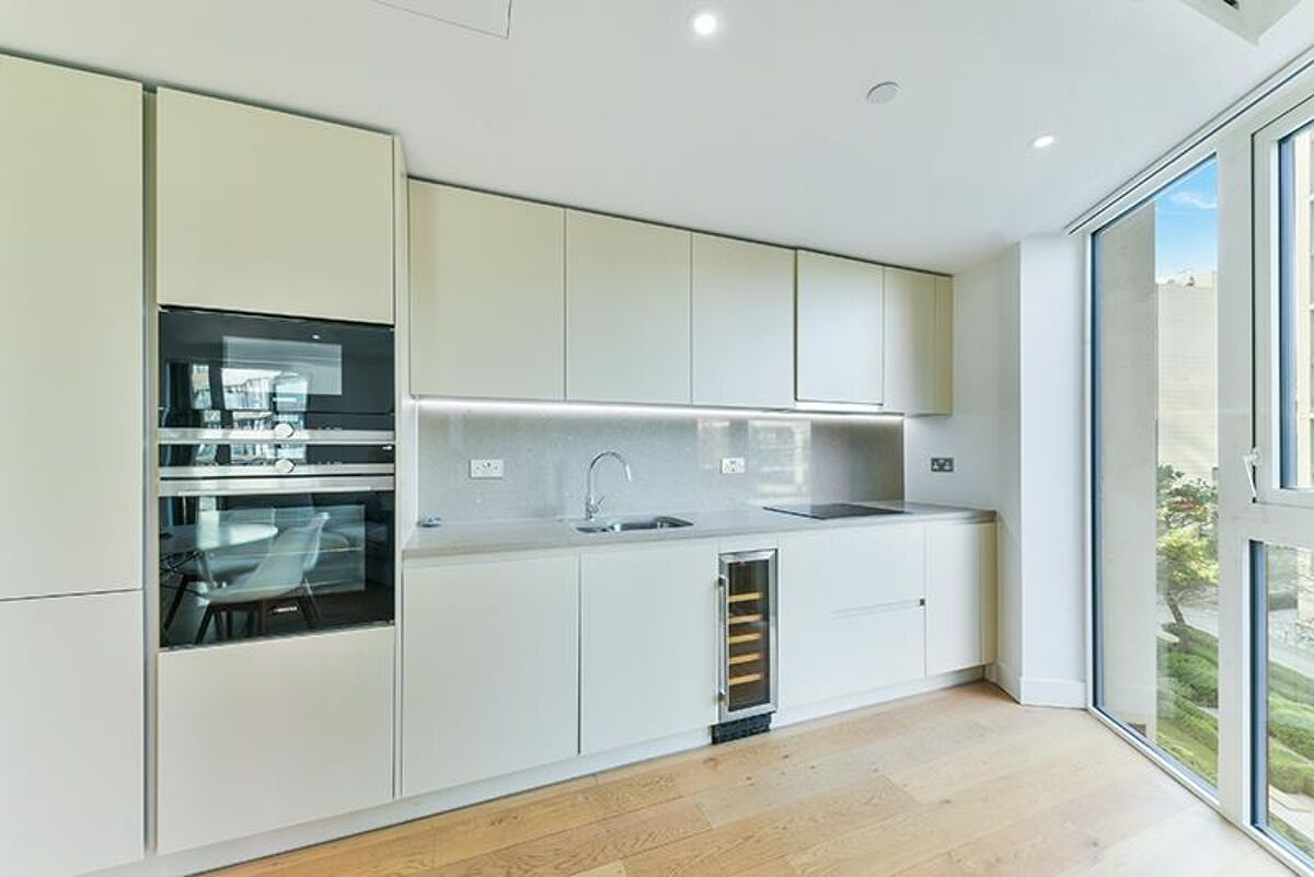 flat to rent in Admiralty House, Vaughan Way, Wapping, London, E1W