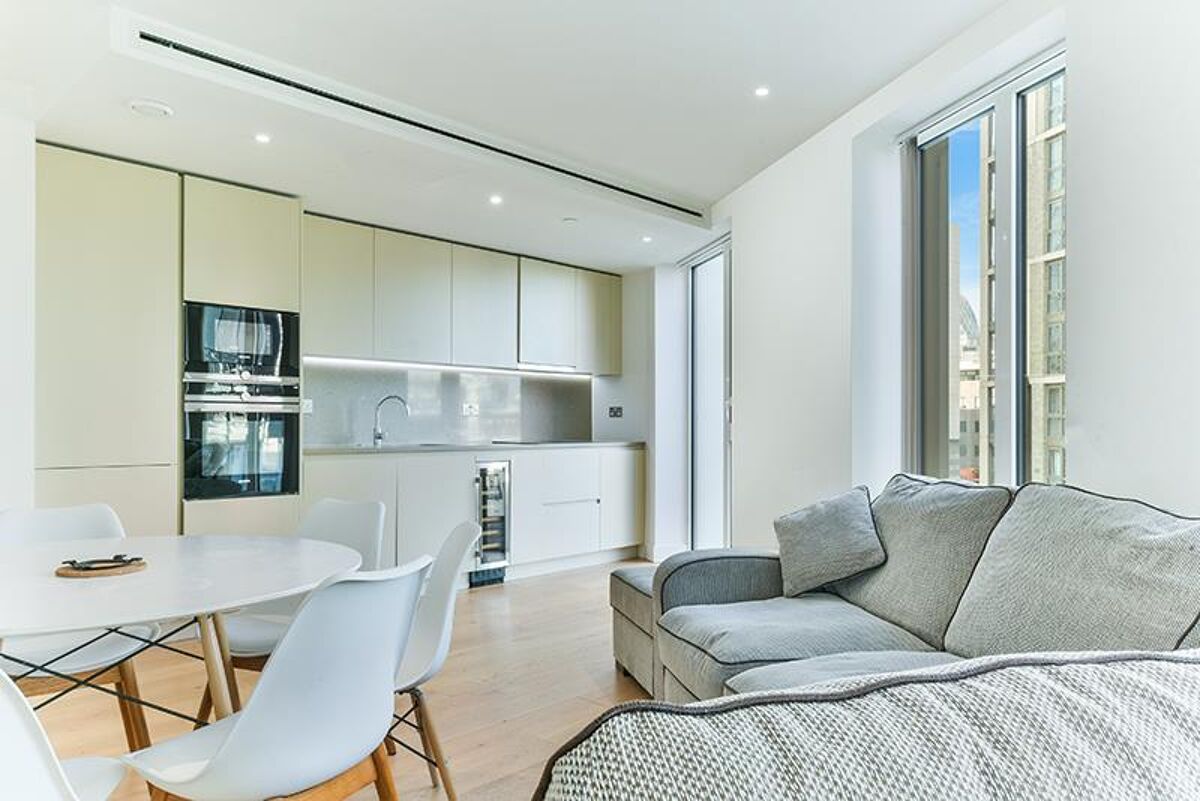 flat to rent in Admiralty House, Vaughan Way, Wapping, London, E1W