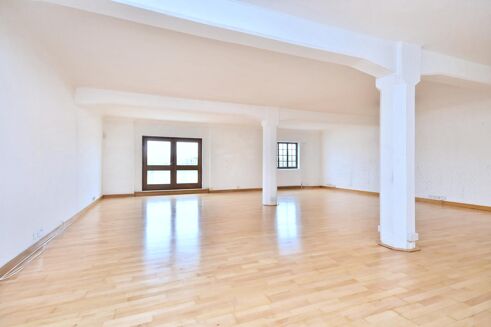 Picture of 3 bedroom flat for rent.