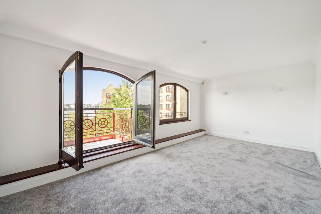 Image of Trafalgar Court, Glamis Road, Wapping, London, E1W