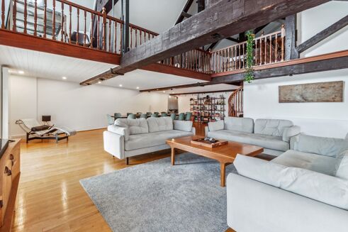 Picture of 4 bedroom flat for rent.