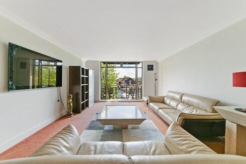 Picture of 2 bedroom flat for rent.