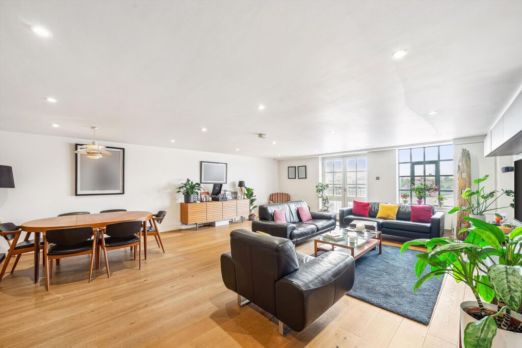 Image of Merchant Court, Wapping Wall, London, E1W.