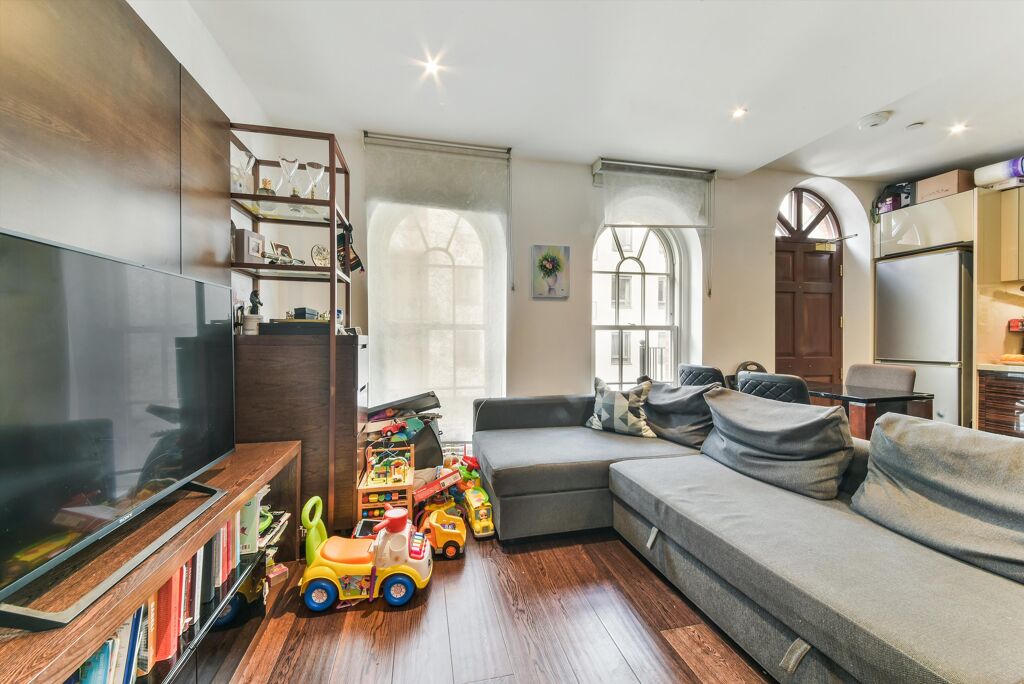 Image of Queen Anne Terrace, Sovereign Court, London, E1W