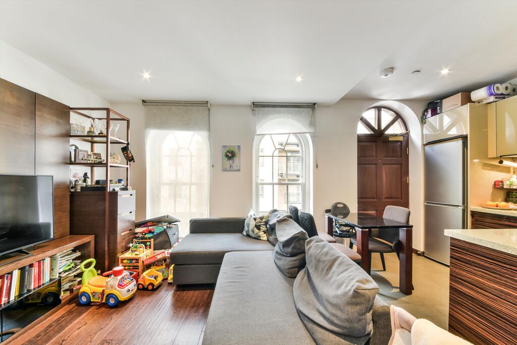 Image of Queen Anne Terrace, Sovereign Court, London, E1W