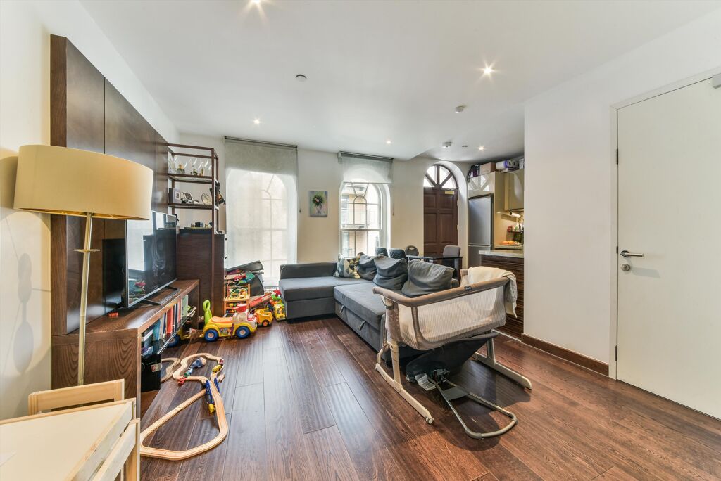 Image of Queen Anne Terrace, Sovereign Court, London, E1W