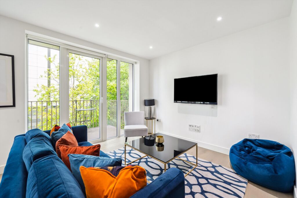 Image of Admiralty House, Vaughan Way, London, E1W.