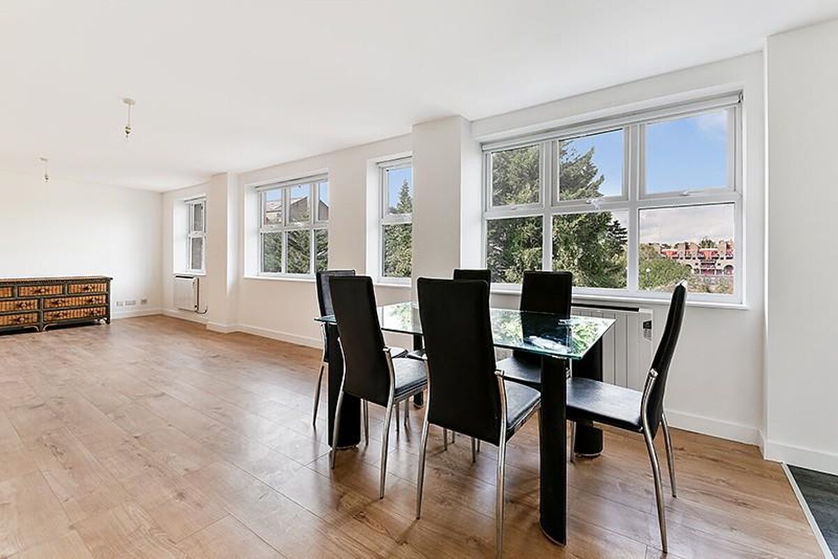 flat to rent in Riverside Mansions, Milk Yard, Wapping, London, E1W