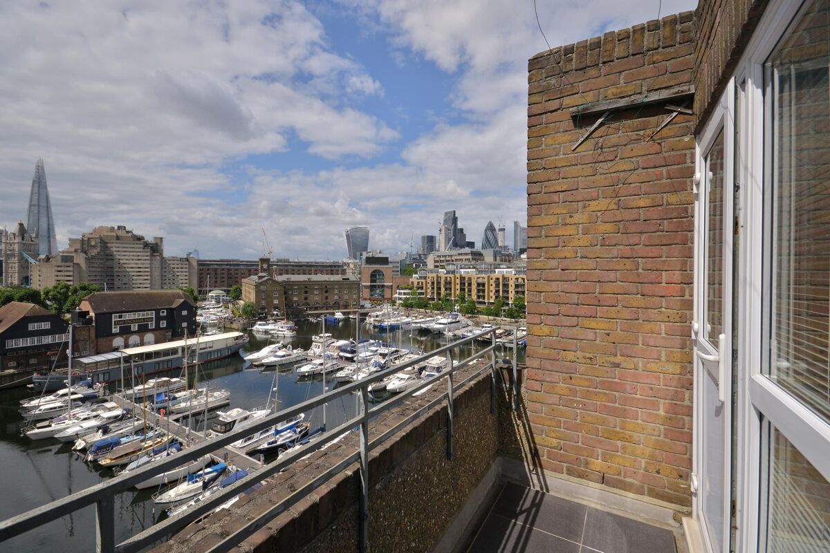 flat to rent in Nightingale House, Thomas More Street, London, E1W