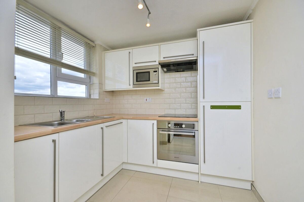 flat to rent in Nightingale House, Thomas More Street, London, E1W