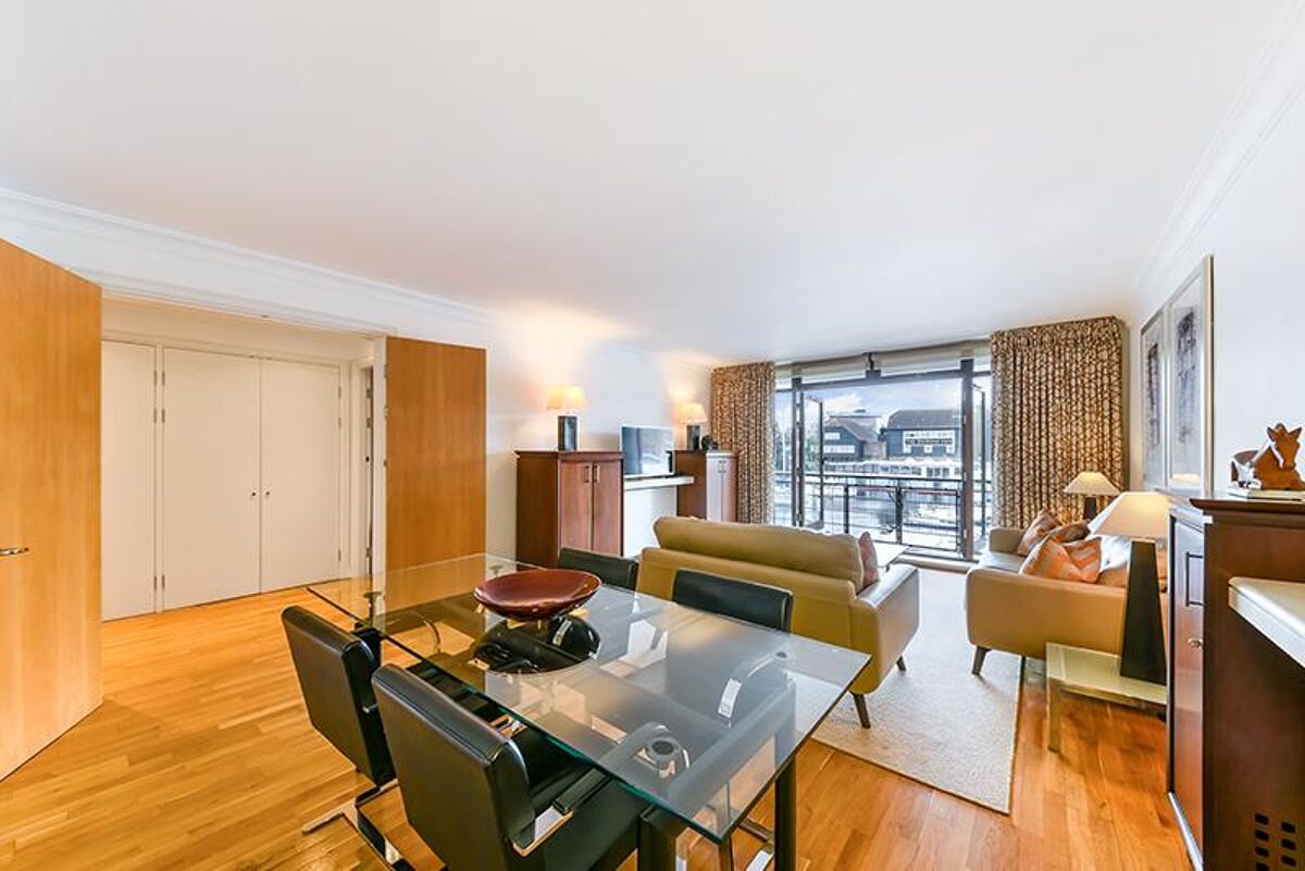 flat to rent in Cormorant Lodge, City Quay, St Katharine Docks, London