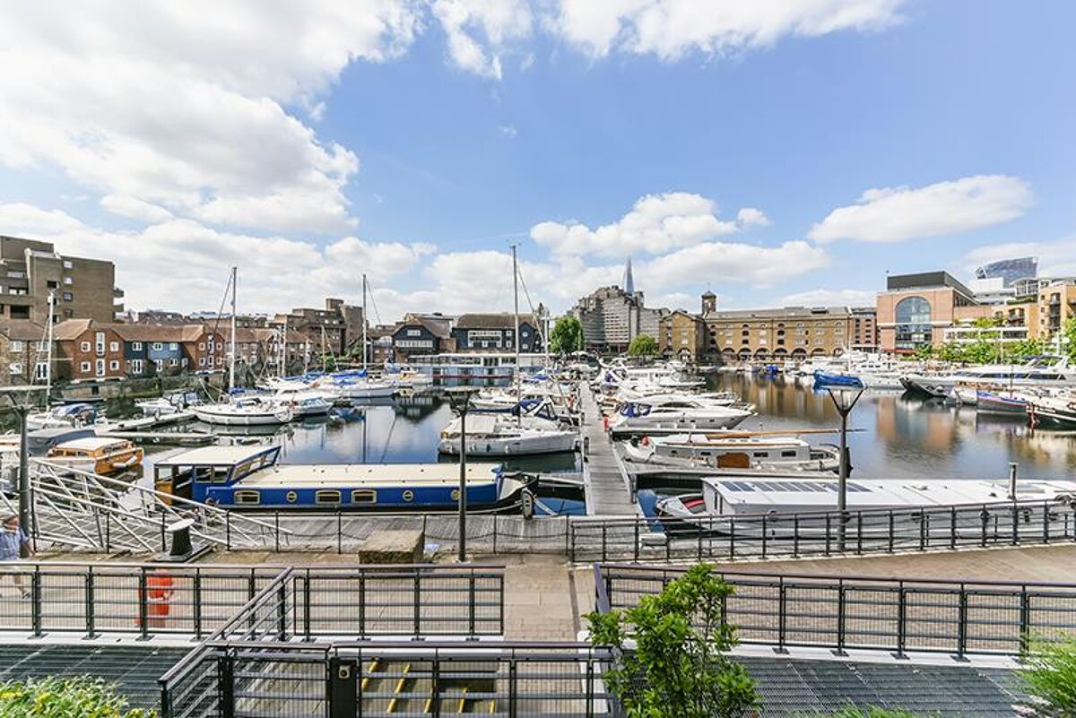 flat to rent in Cormorant Lodge, City Quay, St Katharine Docks, London