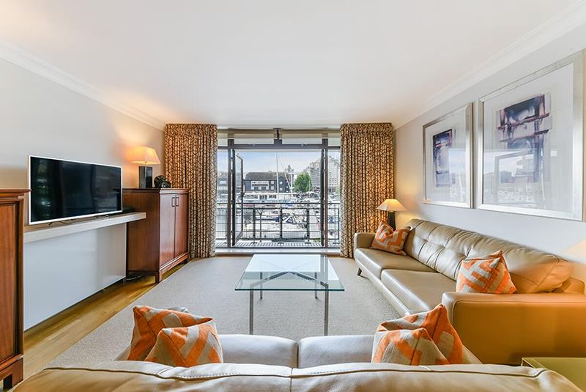 flat to rent in Cormorant Lodge, City Quay, St Katharine Docks, London