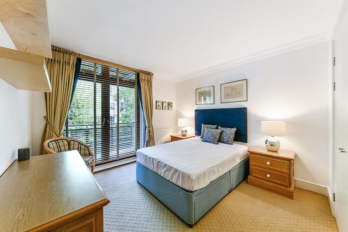 flat to rent in Cormorant Lodge, City Quay, St Katharine Docks, London