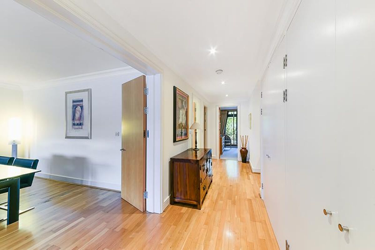 flat to rent in Cormorant Lodge, City Quay, St Katharine Docks, London