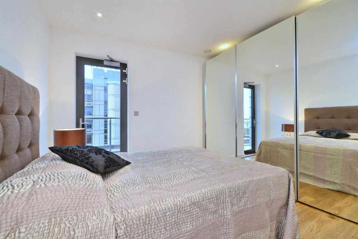 Property to let Royal Tower Lodge, Cartwright Street, City, London