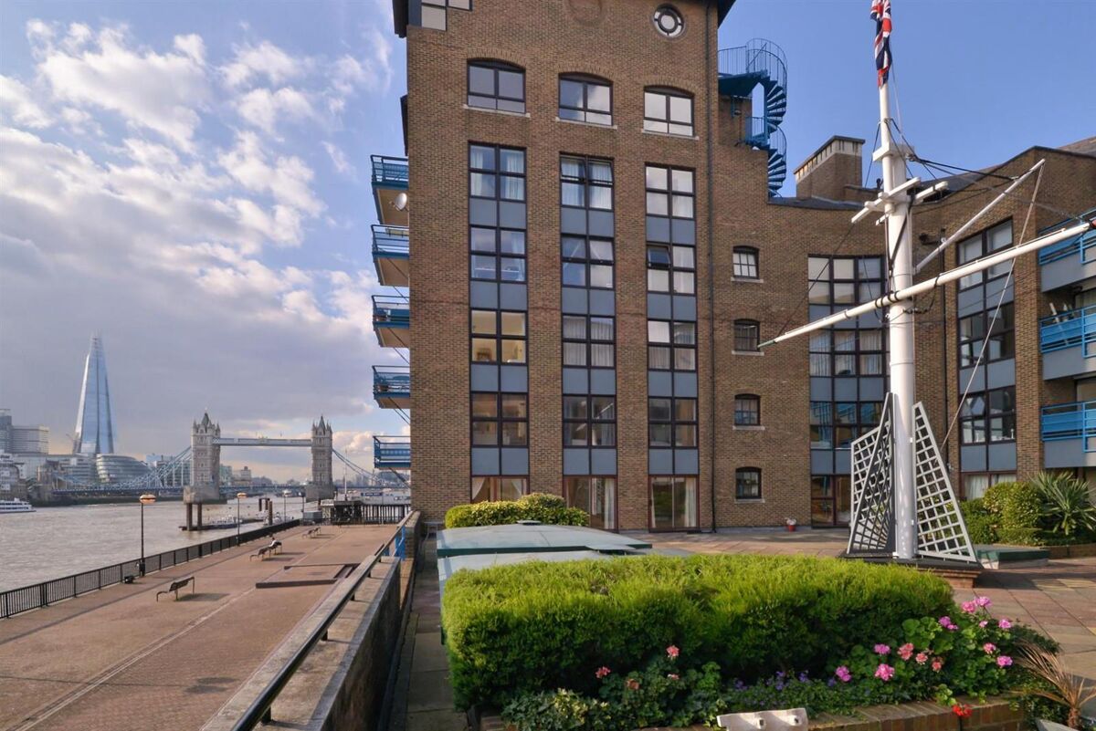 flat to rent in Tower Bridge Wharf, St. Katharines Way, Wapping, London