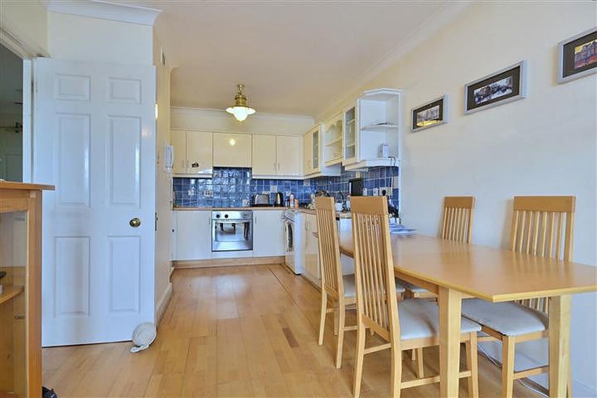 flat to rent in Trafalgar Court, Wapping Wall, Wapping, London, E1W