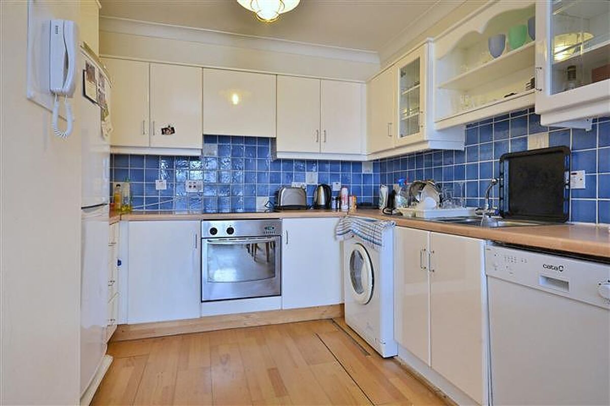 flat to rent in Trafalgar Court, Wapping Wall, Wapping, London, E1W