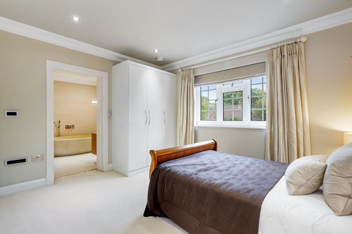 house for sale in Old Avenue, Weybridge, Surrey, KT13 WBE012016506 Knight Frank